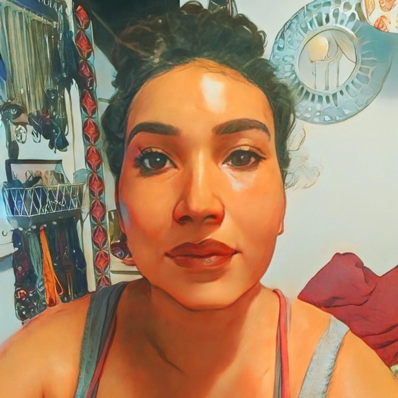 Meet your Posher, Alexis - Picture 3 of 7